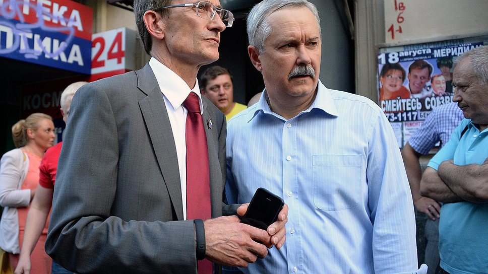 Лидер партии «Справедливая Россия» Николай Левичев (слева)