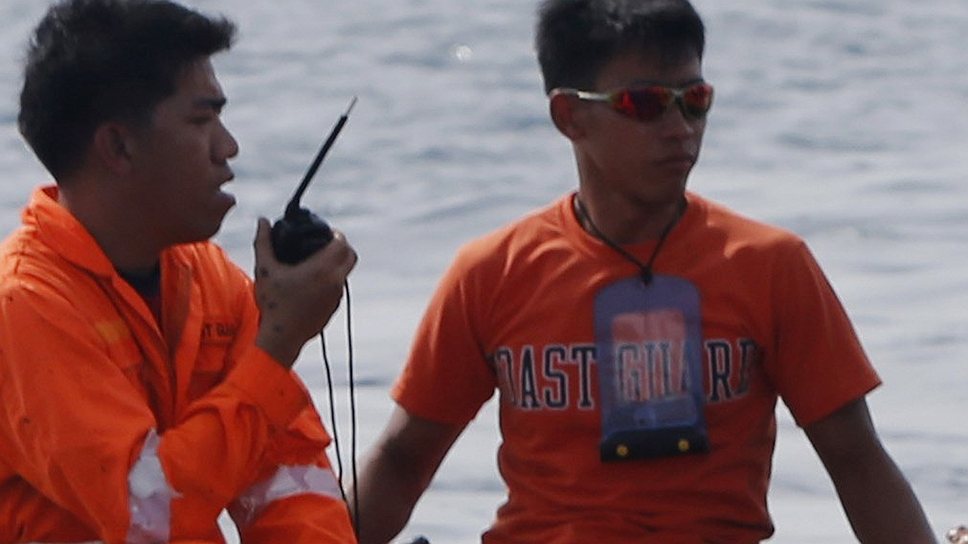 Пассажирский паром MV Thomas Aquinas начал тонуть после столкновения с грузовым судном Sulpicio Express 7 у берегов Филиппин
