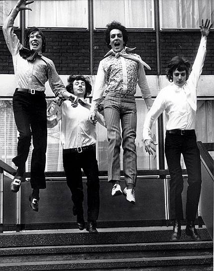1967 год. Группа Pink Floyd впервые попала в английский хит-парад лучших альбомов со своей дебютной пластинкой «The Piper at the Gates of Dawn»