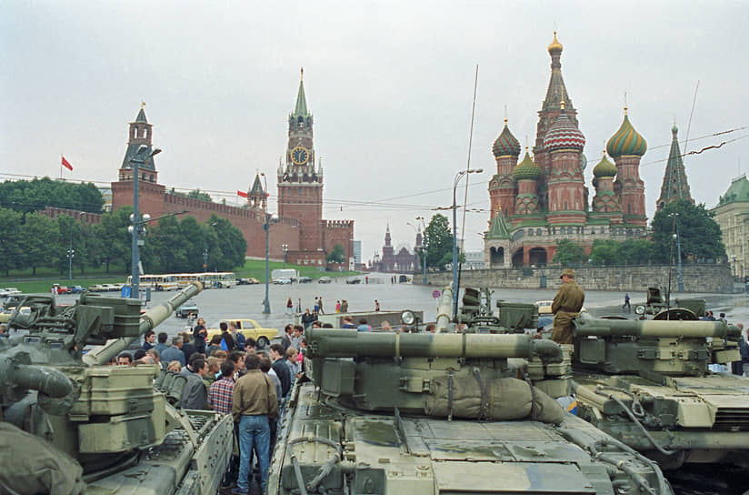 22 августа Борис Ельцин выступил на митинге на Краснопресненской набережной, на котором объявил о «прекращении деятельности антизаконного комитета по чрезвычайному положению». Завершился вывод спецтехники из Москвы