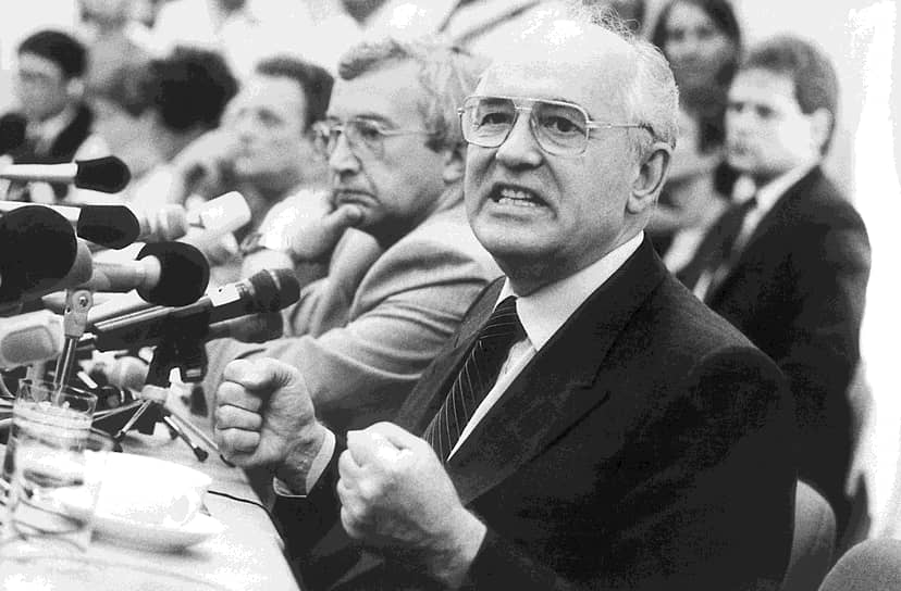 Покушение на первого и последнего президента СССР Михаила Горбачева было совершено в праздничный день 7 ноября 1990 года во время демонстрации на Красной площади