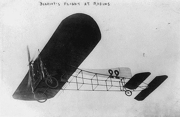 1909 год. В Реймсе стартовало первое в мире авиашоу, для участия в котором были заявлены 38 аэропланов, но взлететь смогли только 23 машины