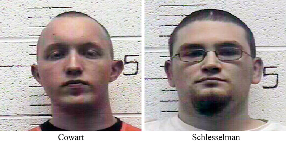 20-летний Дэниел Коварт (слева) и 18-летний Пол Шлессельман — были арестованы. При аресте у них изъяли три пистолета, ружье и обрез, а спецслужбы отметили, что план покушения был недостаточно проработан