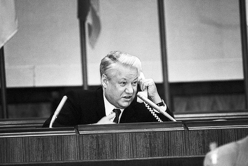 1991 год. Борис Ельцин подписал указ о приостановке деятельности КПСС
