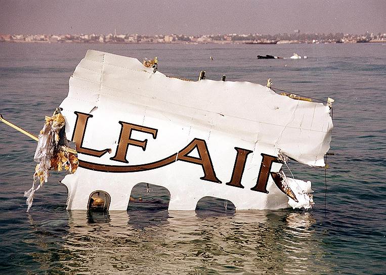 2000 год. У побережья Мухарака (Бахрейн) потерпел крушение пассажирский самолет Airbus A320, 143 человека погибли
