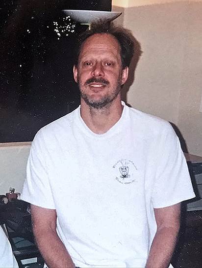 1 октября 2017 года в Лас-Вегасе 64-летний Стивен Пэддок начал стрелять по посетителям открытой площадки Las Vegas Village, где проходил фестиваль кантри-музыки Route 91 Harvest. Стрельба велась из окна с 32-го этажа соседней гостиницы Mandalay Bay. Позже преступник был найден мертвым в своем номере, как сообщалось, он покончил с собой. Всего погибли 59 человек, пострадали более 500