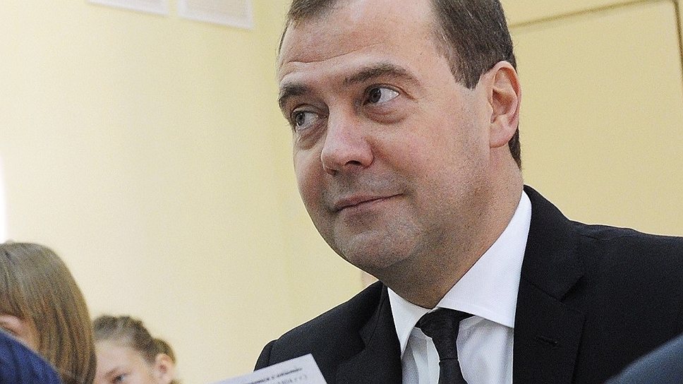Дмитрий Медведев  посетил одну из школ Владивостока и поздравил школьников и учителей с Днем знаний