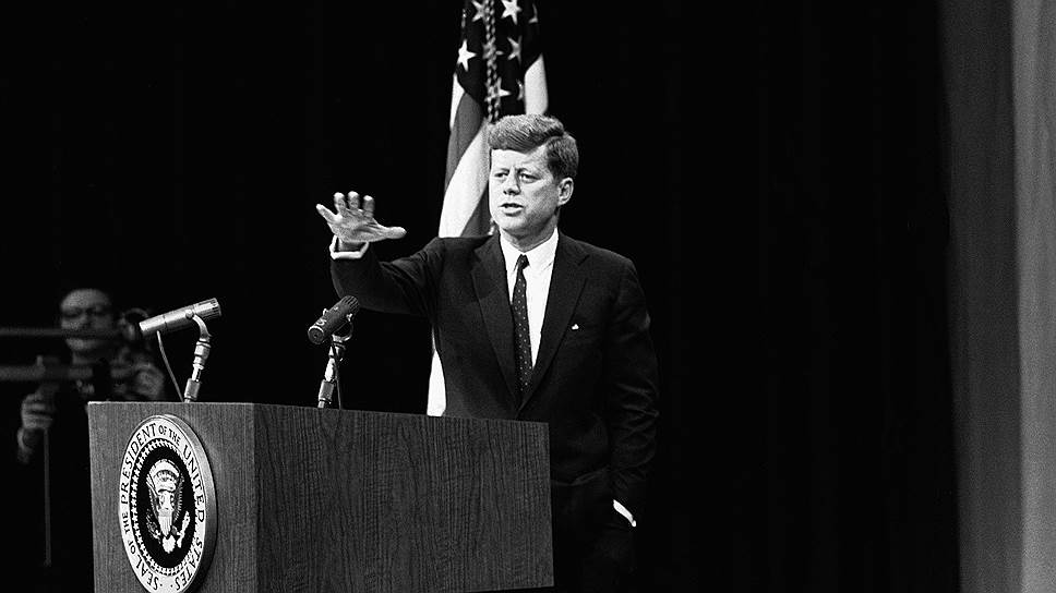 1962 год. Начало Карибского кризиса: президент Джон Кеннеди заявил, что США не потерпят размещения советских ракет на Кубе