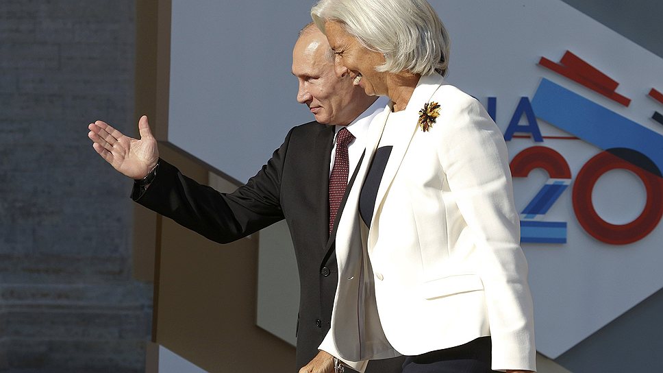 Владимир Путин с приехавшей на саммит главой Международного валютного фонда Кристин Лагард