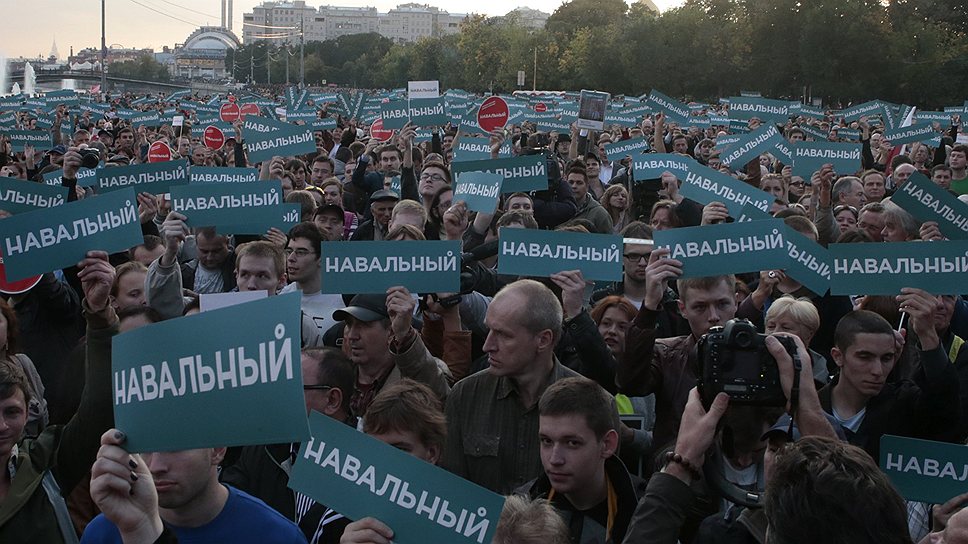 Незадолго до намеченного на 19:00 митинга Генпрокуратура вынесла предостережение Алексею Навальному, который занял второе место на выборах мэра Москвы, набрав 27,24%