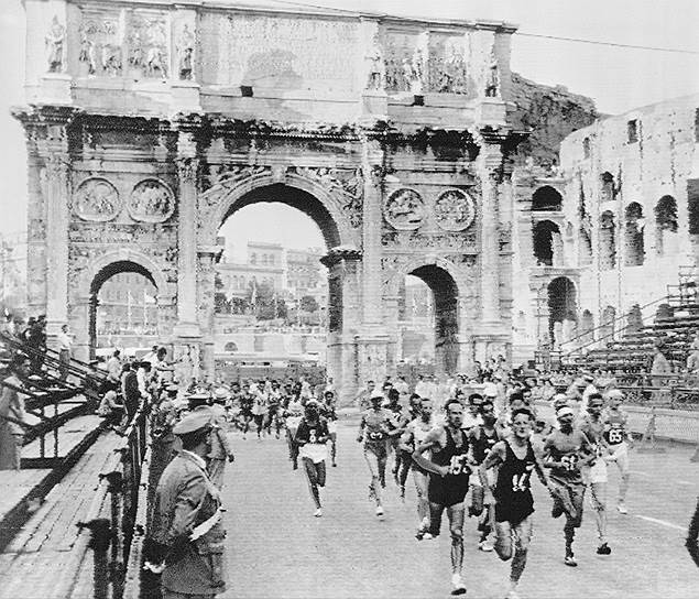 1960 год. На XVII летних Олимпийских играх в Риме сенсационную победу в марафонском беге одержал никому неизвестный эфиопский бегун Абебе Бикила, бежавший босиком. На следующей Олимпиаде в Токио он вновь одержал победу