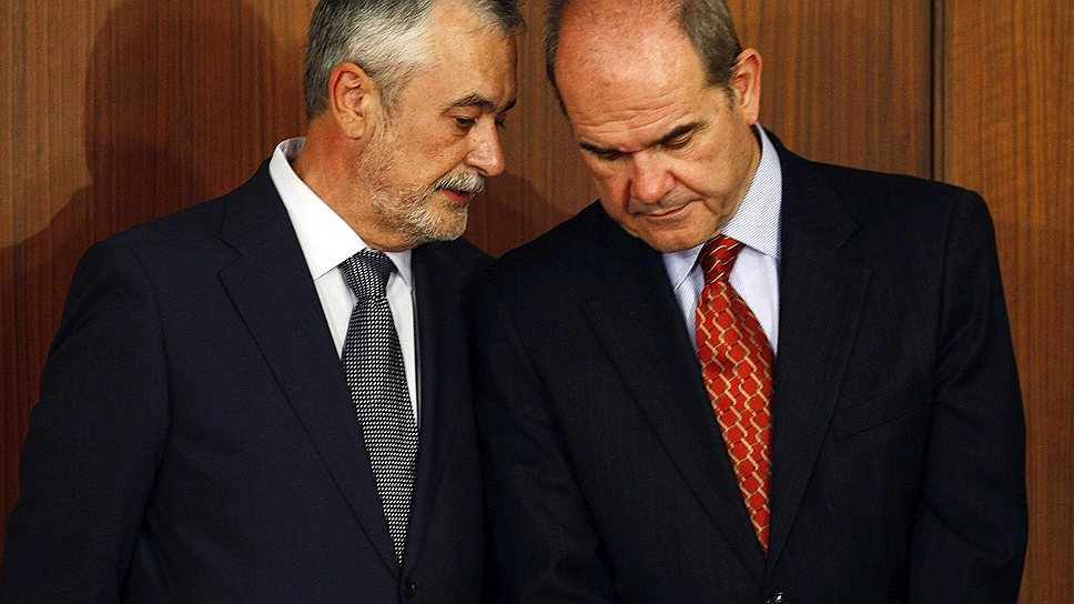 Бывшие руководители регионального правительства испанского региона Андалусия, социалисты Хосе Антонио Гриньян (слева) и Мануэль Чавес 