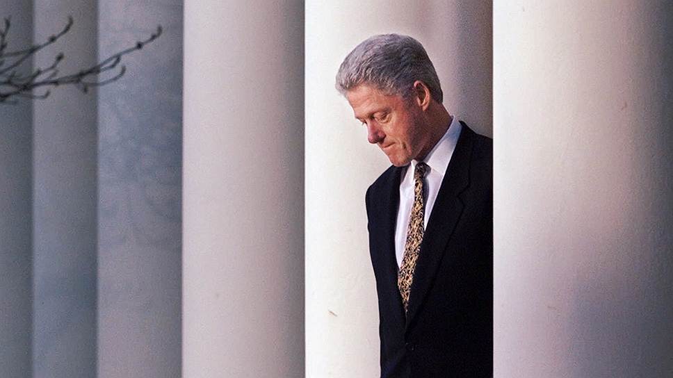 В итоге следствие пришло к выводу, что, работая с президентом США, Моника Левински склонила его к нерегулярной сексуальной связи, которая продолжалась с ноября 1995 по март 1997 года (всего было, как утверждают, девять случаев орального секса). Билл Клинтон был вынужден признать этот факт 
