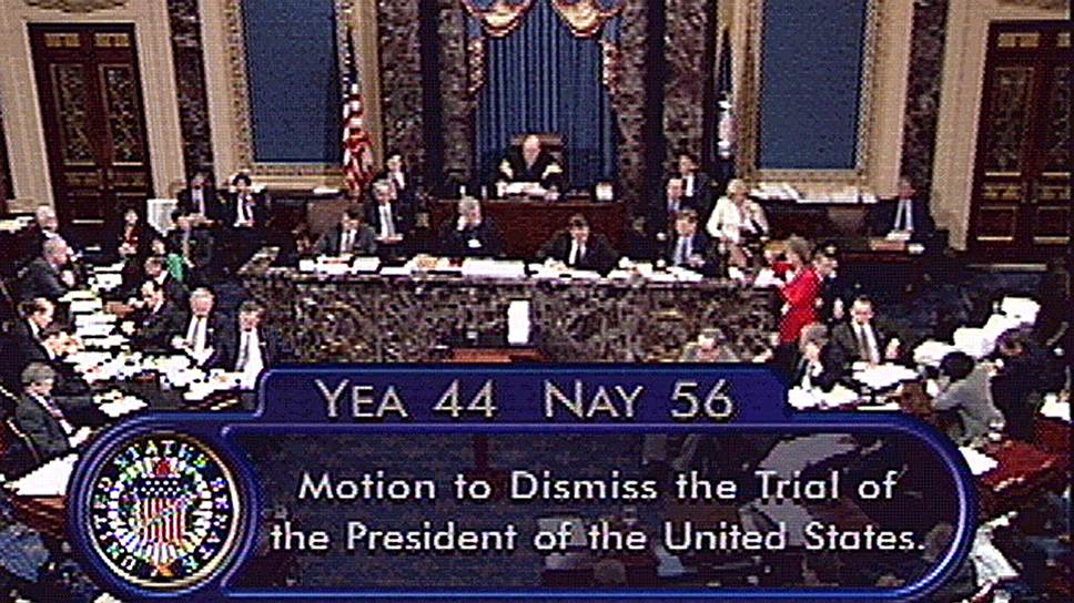 Из-за сексуального скандала с Моникой Левински Билл Клинтон чуть не лишился президентского кресла: депутаты-республиканцы, составлявшие большинство в обеих палатах конгресса, склонялись к тому, что президент заслуживает этого. На голосование были вынесены четыре пункта обвинения: ложь на суде присяжных 17 августа 1998 года, ложь на суде по делу Полы Джонс 23 декабря 1997 года и 17 января 1998 года, препятствование правосудию по делу Полы Джонс и злоупотребление должностным положением. Позднее сенат отклонил все обвинения, и таким образом Билл Клинтон остался в президентском кресле
