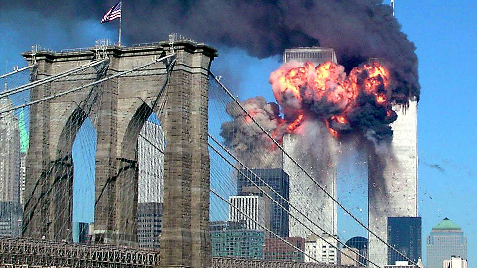 Утром 11 сентября 2001 года 19 боевиков-смертников из террористической организации «Аль-Каида» захватили четыре пассажирских самолета. Два лайнера были направлены в башни Всемирного торгового центра, в Нью-Йорке. Третий — в здание Пентагона, недалеко от Вашингтона. Пассажиры и команда четвертого попытались перехватить управление, в результате чего он упал в поле в штате Пенсильвания