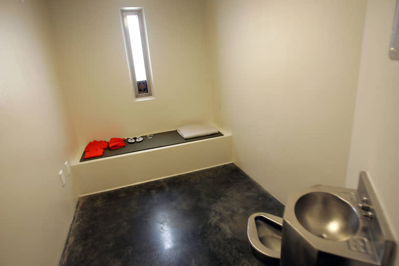 Условия содержания заключенных Гуантанамо лучше, чем во многих тюрьмах США