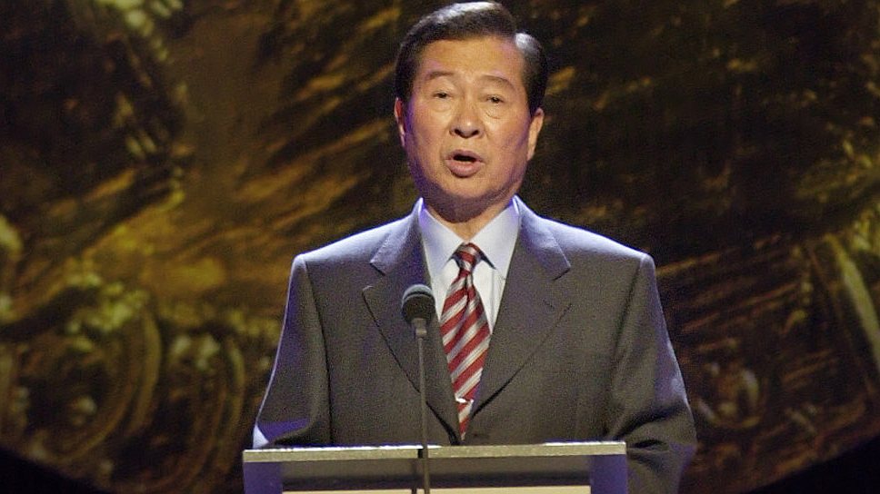 В 2000 году президент Республики Корея (1998-2003) получил премию «за кропотливую работу в деле воссоединения Северной и Южной Кореи и укрепление демократии и прав человека в Южной Корее и Восточной Азии в целом»