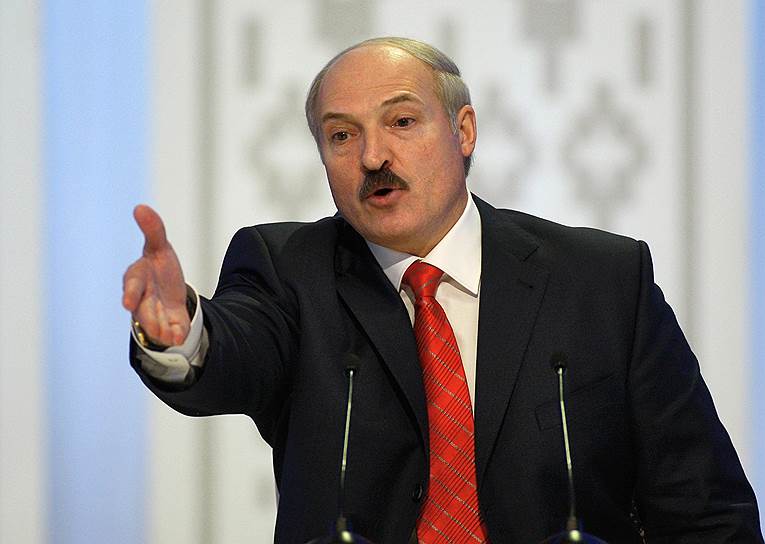 Президент Белоруссии Александр Лукашенко: «Я так вот подумал, что лучше быть диктатором, чем голубым, конечно, но господь с ним»