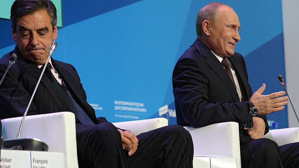Слева направо: бывший премьер-министр Франции Франсуа Фийон, президент России Владимир Путин и бывший премьер-министр Италии Романо Проди 