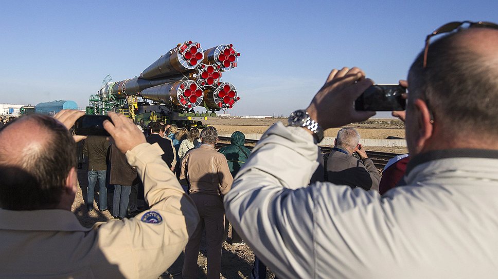 По традиции, сложившейся в 2006 году, запуск космического корабля «Союз» транслируется в прямом эфире российского телевидения