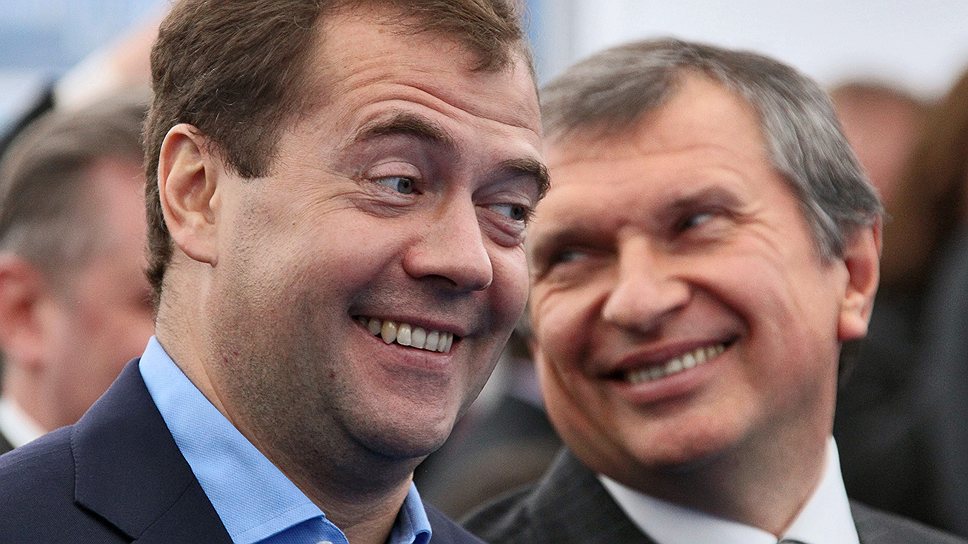 Премьер-министр РФ Дмитрий Медведев и глава «Роснефти» Игорь Сечин