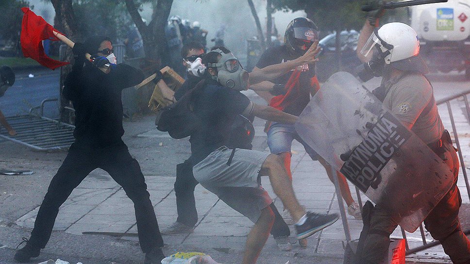 Массовая забастовка против программы по сокращению бюджетных расходов, проходящая в Греции с 16 сентября, достигла пика. Власти призывают людей к пониманию и предупреждают: народным недовольством могут воспользоваться «экстремистские элементы»