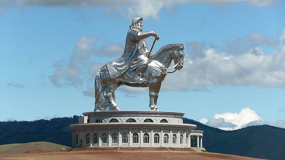 2008 год. В Монголии завершено строительство крупнейшей статуи Чингисхана