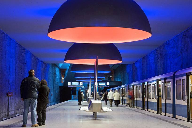 Строительство метрополитена в Мюнхене было приурочено к Олимпиаде 1972 года. На сегодняшний день мюнхенский U-Bahn насчитывает 100 станций и является одним из самых удобных в Европе. Многие станции подземки даже оборудованы аппаратами для оказания первой помощи при остановке сердца