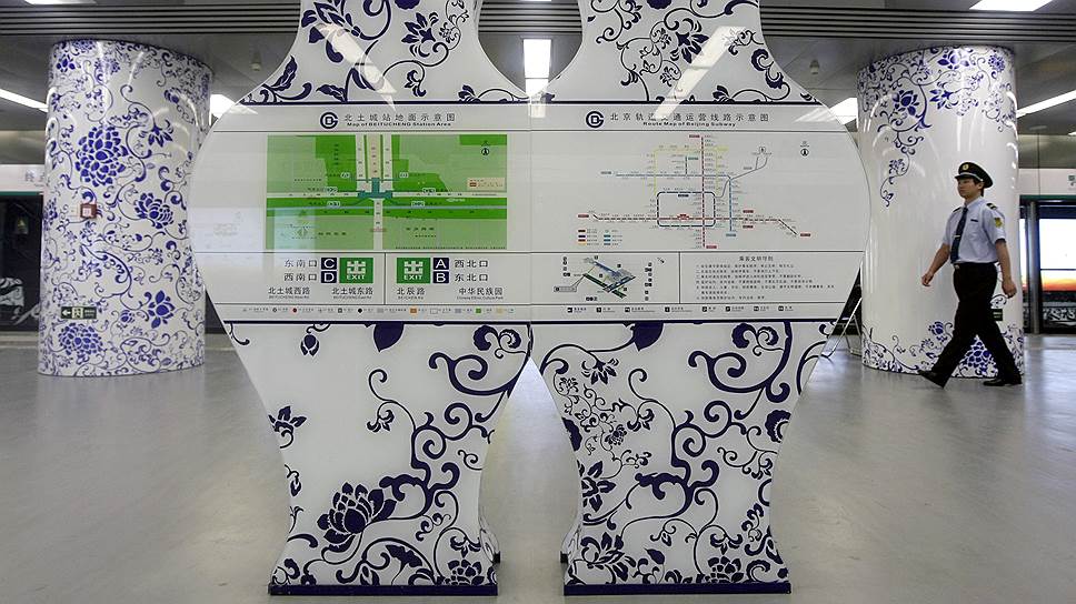 Пекинское метро, общая протяженность линий которого составляет 442 км, претендует на звание самого длинного в мире (пока на первом месте метрополитен Лондона). По пиковому пассажиропотоку подземка Пекина также на втором месте — после московской