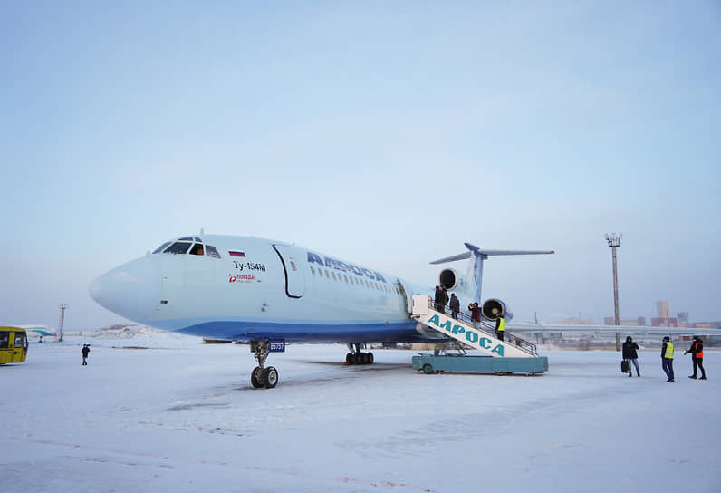 28 октября 2020 года состоялся &lt;a href=&quot;/doc/4550033&quot;>последний регулярный пассажирский рейс&lt;/a> Ту-154. Самолет 1992 года постройки авиакомпании АЛРОСА (на фото) перевез 140 пассажиров из якутского города Мирный в Новосибирск. Самолеты Ту-154 продолжают использовать российские силовые ведомства и специальный летный отряд «Россия»