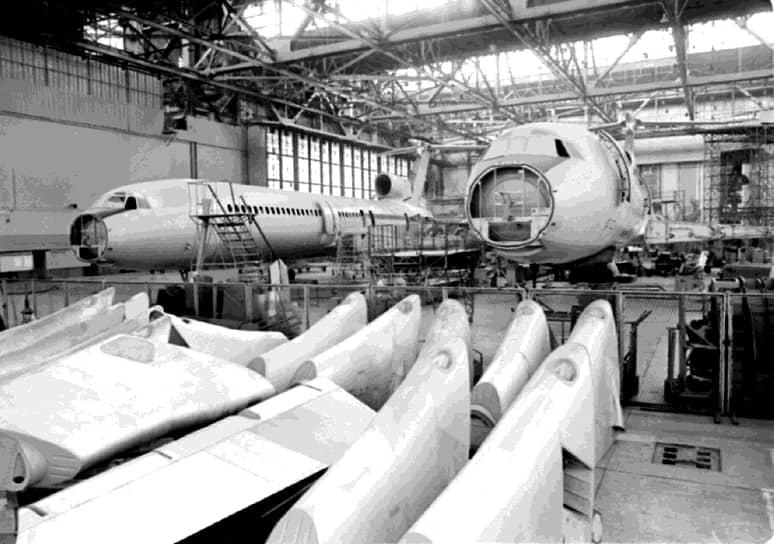 Разработка Ту-154 началась в ОКБ Туполева в 1963 году. Главными конструкторами самолета в разные годы были Сергей Егер, Дмитрий Марков, Александр Шенгардт, Андрей Гришин. Первый опытный экземпляр Ту-154 был выпущен в 1966 году