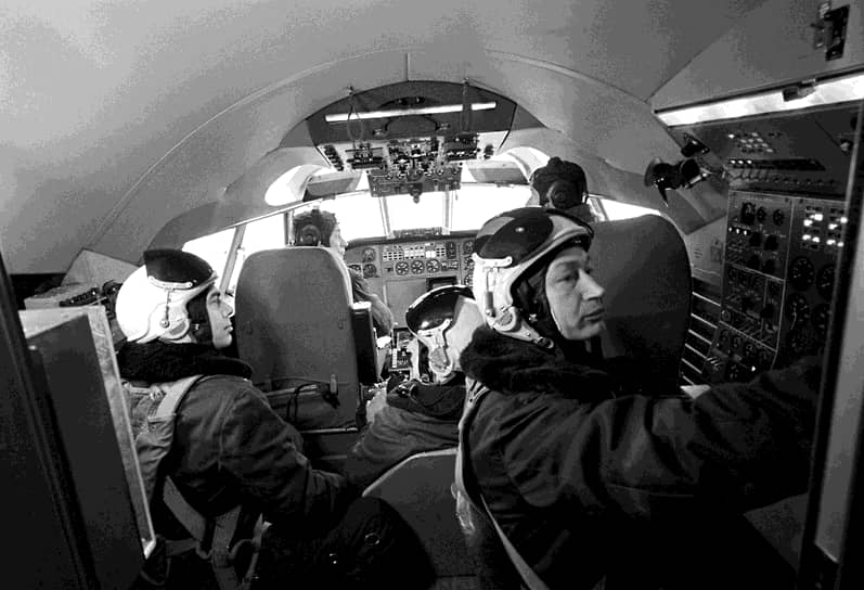 3 октября 1968 года состоялся первый полет Ту-154. Командиром испытательного полета (на фото) был назначен Герой Советского Союза Юрий Сухов