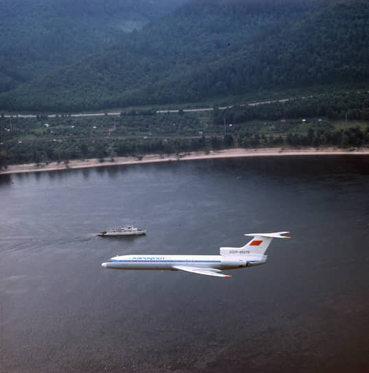 Всего было создано более десяти модификаций самолета. Первой стала Ту-154А, выпускавшаяся с 1974 года. В 1988 году на базе Ту-154 был создан Ту-155 — летающая лаборатория для исследований двигателей с использованием криогенного топлива

