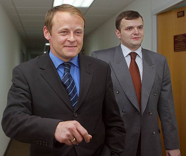 В начале 2003 года Борис Йордан был уволен из НТВ и «Газпром-медиа», а на его место в НТВ был назначен Николай Сенкевич (справа), это не принял коллектив телеканала. Через несколько дней после назначения господина Сенкевича правление НТВ потребовало назначить гендиректором НТВ Владимира Кулистикова 