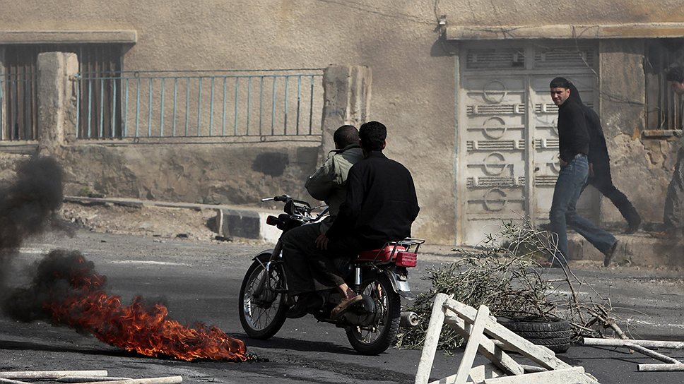 24 марта 2011 года военные открыли огонь по протестующим. По данным международной правозащитной организации Amnesty International,только в Даре было убито 55 человек
