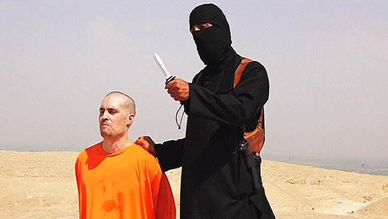 20 августа 2014 года родственники американского журналиста Джеймса Фоули (на фото) подтвердили факт его гибели от рук боевиков группировки «Исламское государство». Исламисты грозят убить еще как минимум одного заложника — репортера журнала Time Стивена Сотлоффа

