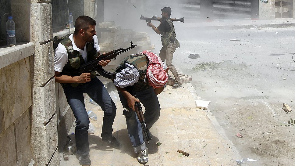 3 февраля 2012 года началось первое наступление правительственных войск на город Хомс и завершилось 29 февраля 2012 года. Хомс несколько раз переходил из рук в руки: его занимали то боевиков, то правительственные войска
