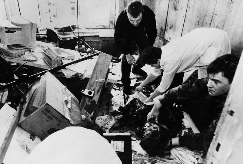1994 год. В результате взрыва в редакции газеты «Московский комсомолец» был убит 27-летний журналист Дмитрий Холодов