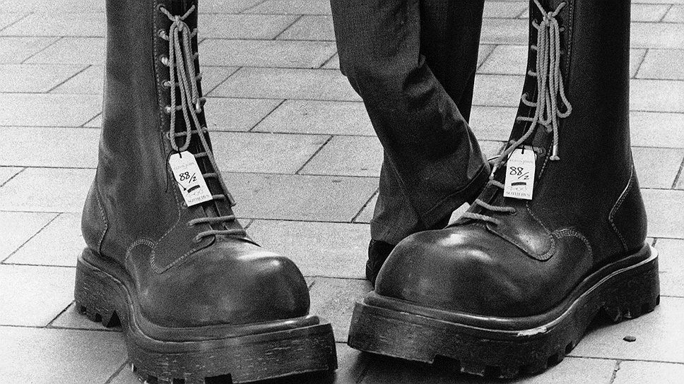 С 2010 года было открыто 30  магазинов Dr. Martens; еще 40 планируется открыть в течение следующих четырех лет