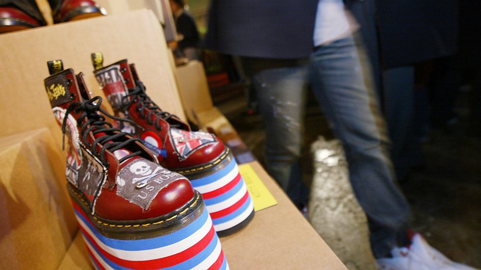 Ботинки Dr.Martens были разработаны доктором Клаусом Мертенсом, в честь которого их и назвали