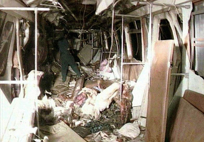 1995 год. В бакинском метро в результате пожара на одном из перегонов погибли около 300 человек. За год до этого в метро было совершено два теракта, унесших жизни нескольких десятков пассажиров
