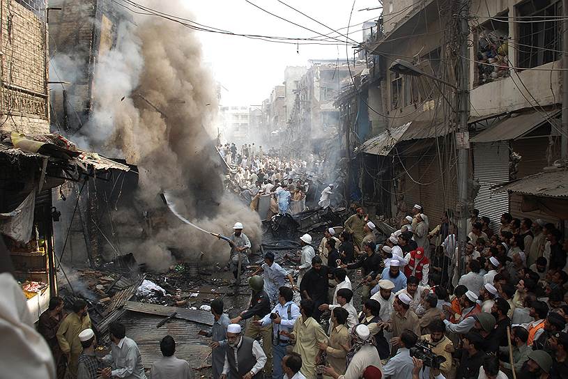 2009 год. Один из крупнейших терактов в Пакистане. Взрыв на базаре в Пешаваре унес жизни более 90 человек 