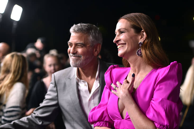 В сентябре 2022 года на экраны вышел фильм «Билет в рай». Партнером Джулии Робертс стал Джордж Клуни (на фото). Они сыграли разведенных супругов, которые пытаются помешать дочери выйти замуж за неподходящего парня
