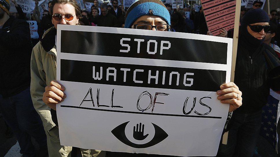 В Вашингтоне проходит массовый митинг протеста против шпионажа со стороны Агентства национальной безопасности (АНБ) США. В качестве организаторов выступило движение  Stop Watching Us («Прекратите следить за нами!»)