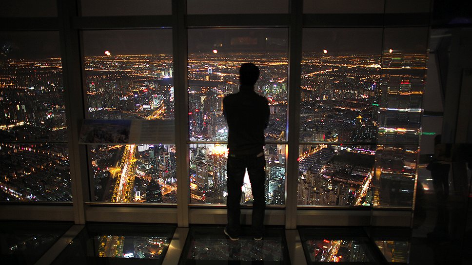 Смотровая площадка Шанхайского всемирного финансового центра находится на высоте 472 м — это лучший показатель среди других небоскребов мира