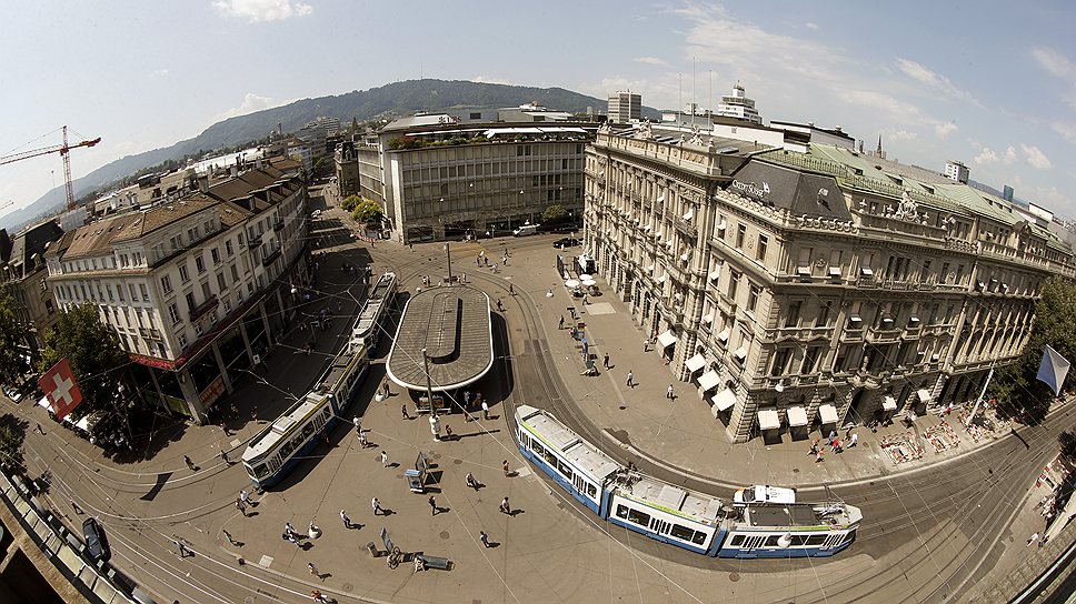 В Цюрихе располагается штаб-квартира одной из крупнейших в мире финансовых корпораций Swiss bank Credit Suisse