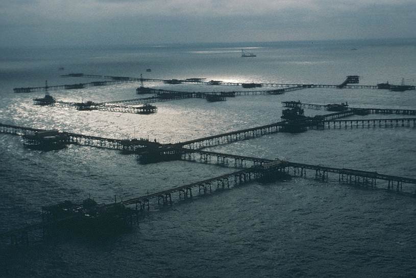 1949 год. Получена первая нефть на Нефтяных Камнях — старейшей в мире морской нефтяной платформе