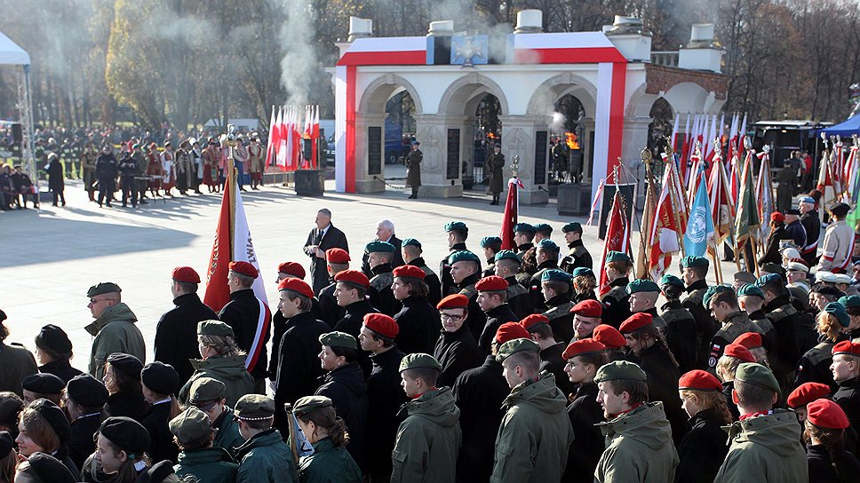 После известия об атаке ультраправых активистов на российское посольство в Варшаве наряды полиции у посольства Польши в Москве были усилены 