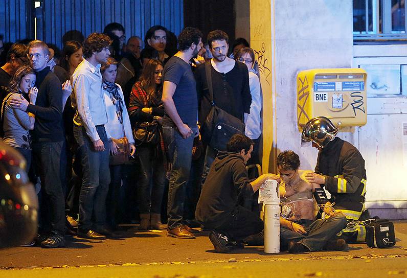 2015 год. Террористические акты в Париже (Франция). Почти одновременно произошли взрывы возле стадиона «Стад де Франс», расстрелы посетителей в нескольких ресторанах города и захват заложников в концертном зале «Батаклан». В результате нападений погибли более 130 человек, более 350 были ранены