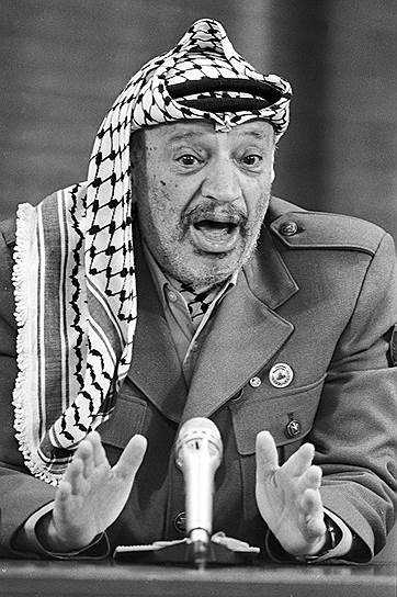 В результате руководства Ясира Арафата (на фото), который в феврале 1969 года возглавил ООП, на сессии Палестинского национального совета в Алжире 15 ноября 1988 года состоялось провозглашение палестинского государства